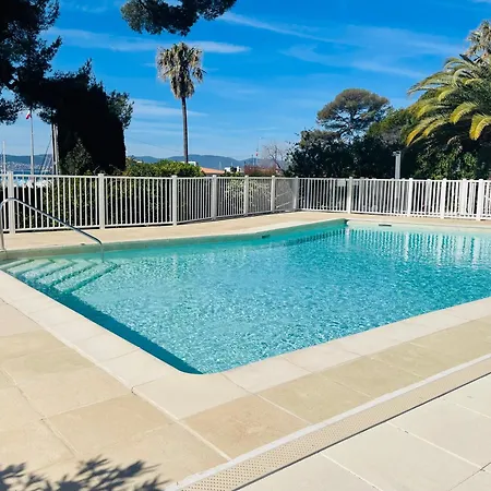 Beau 65 M2 En Front De A St Raphael - Piscine *