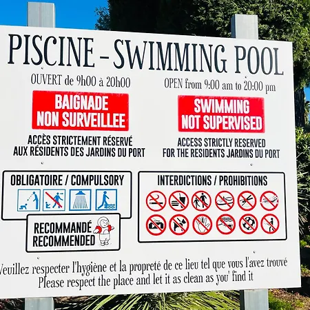 Beau 65 M2 En Front De A St Raphael - Piscine *