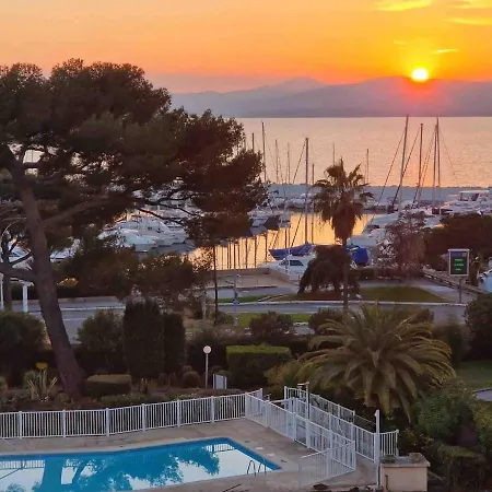 Daire Beau 65 M2 En Front De A St Raphael - Piscine *