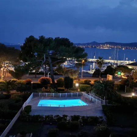 Beau 65 M2 En Front De à St Raphaël - Piscine