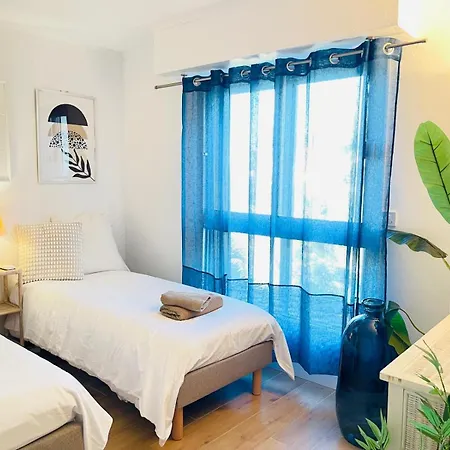 Beau 65 M2 En Front De A St Raphael - Piscine Daire *