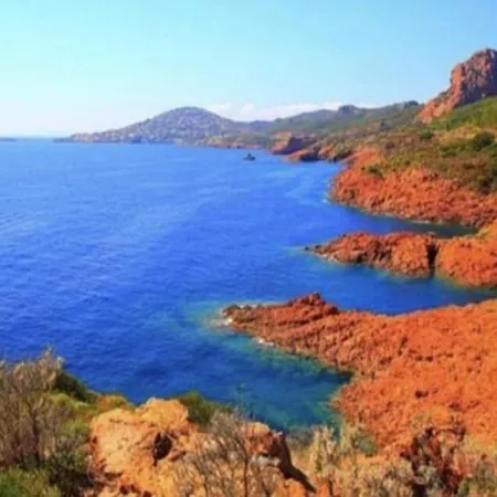 Beau 65 M2 En Front De à St Raphaël - Piscine