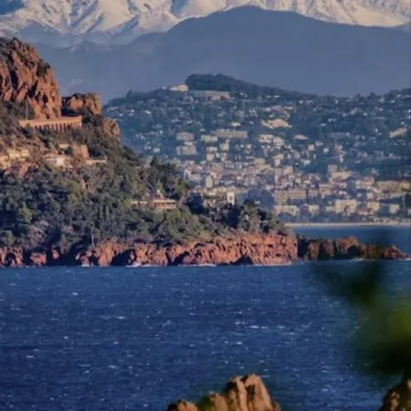 Beau 65 M2 En Front De à St Raphaël - Piscine Appartamento *