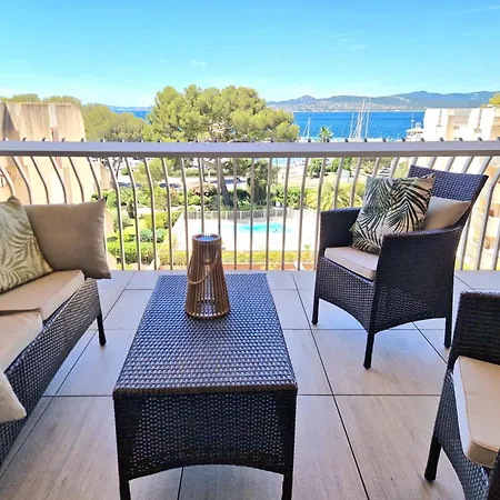 Beau 65 M2 En Front De à St Raphaël - Piscine Appartamento Saint-Raphaël